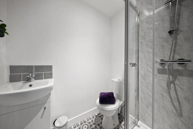 Spacious Groundfloor Single Room Availble in LE10 Main Photo