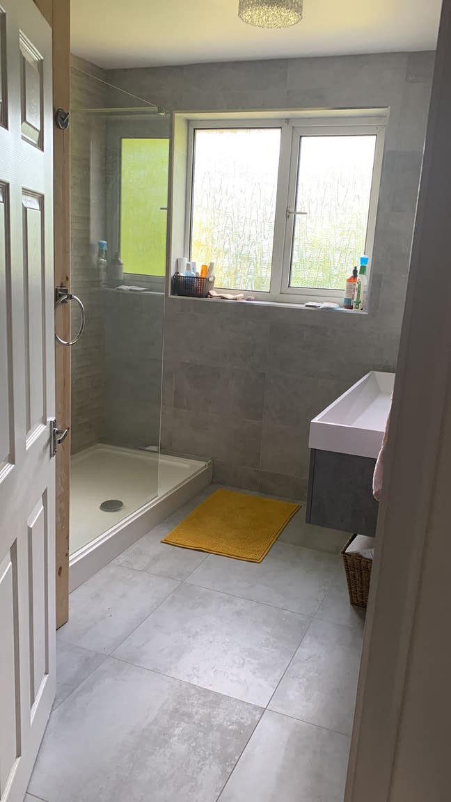 Room available in a quiet Rd. Main Photo