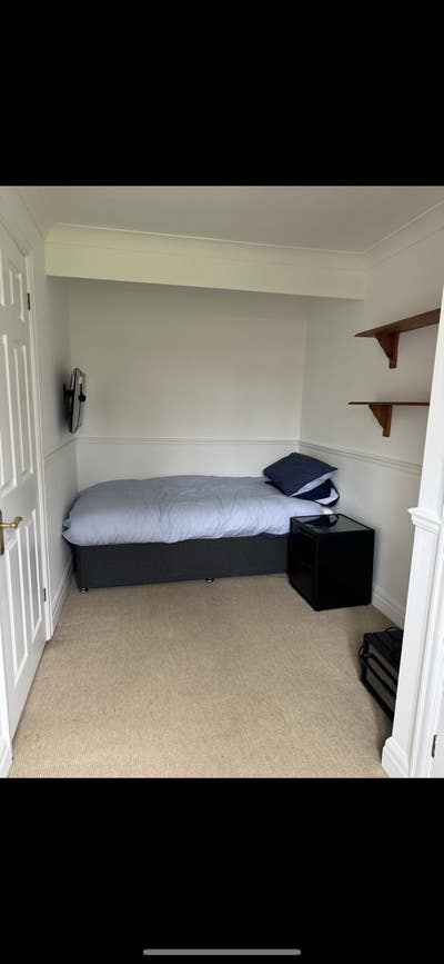 Spacious single bedroom  Main Photo