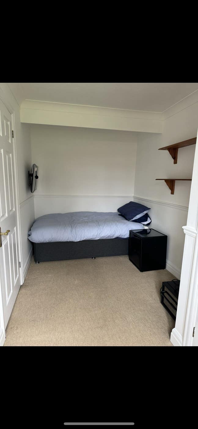 Spacious single bedroom  Main Photo