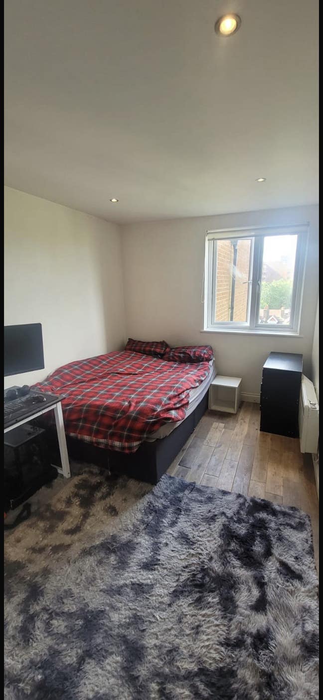 1 Double Bedroom - Sutton town centre Main Photo