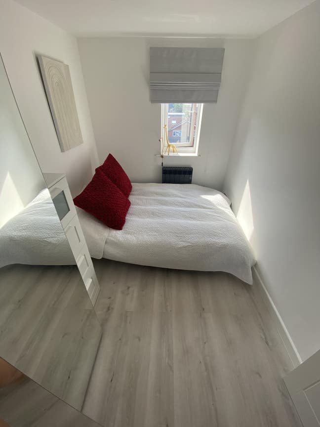 Cosy room in quiet ad clean flat Main Photo