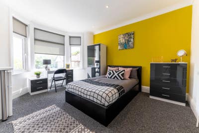 Super Spacious Double Room in Nuneaton Town Centre Main Photo