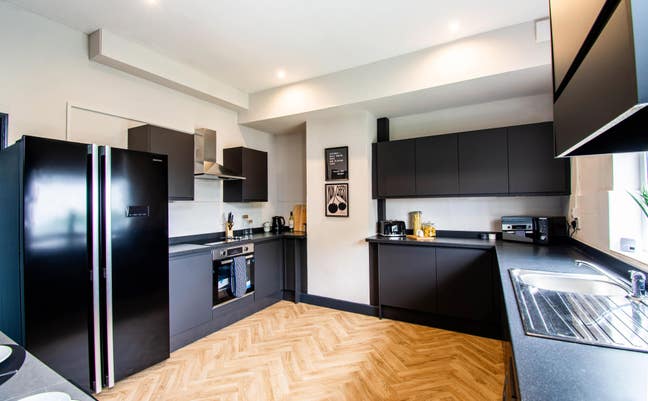 Luxury Ensuite Room Available in LS11 Beeston Main Photo