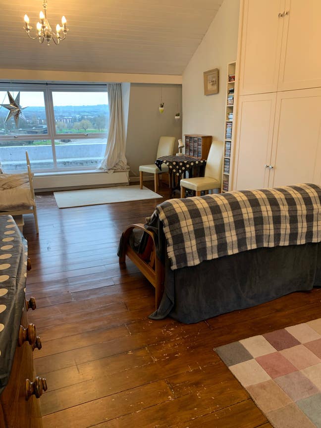 Beautiful, light ensuite room with views of river  Main Photo