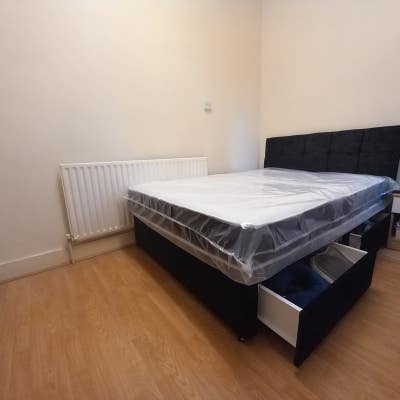 Private Double bedroom with Pvt. En-Suite bathroom Main Photo