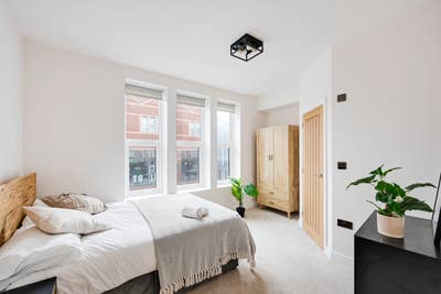 Premium Rooms in Luxury house share  Main Photo