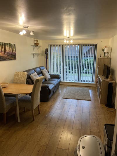 Large double room available in 2 bed flat Main Photo