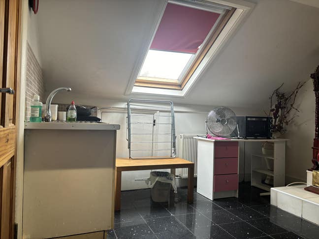 A bright specious double bedroom in woodgreen all  Main Photo