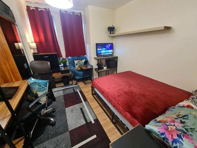Spacious Double Room in Well-Connected Location Main Photo
