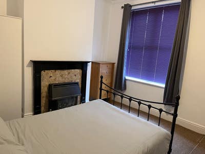 Double Room available. All bills included. Main Photo