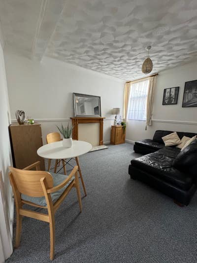 *Beautiful Room in All Female House  * Main Photo