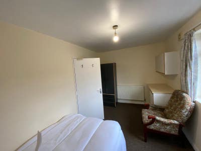 Large double room available next to RSH and Solent Main Photo