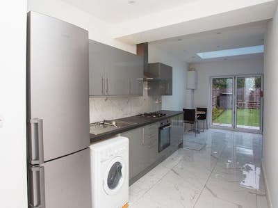 New Malden: Brand new 2 bed flat + Garden Main Photo