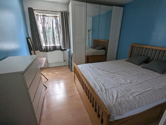 A Lovely Double Room with parking in Battersea  Main Photo