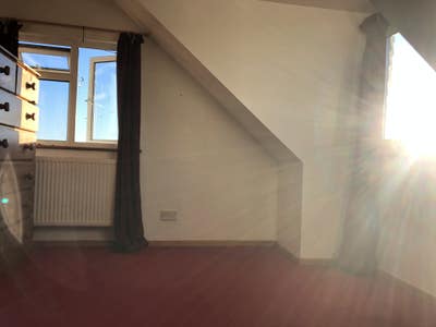 £715 per month: Double Room With Sea Views Main Photo