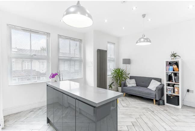 Modern Double room🔥 Main Photo