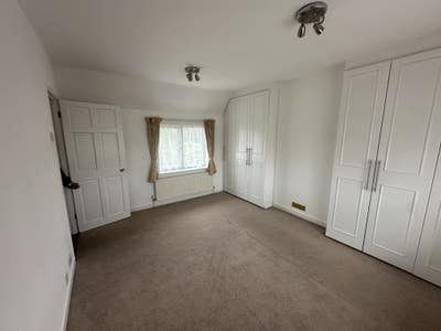 Room to rent with bills + veg food options* Main Photo