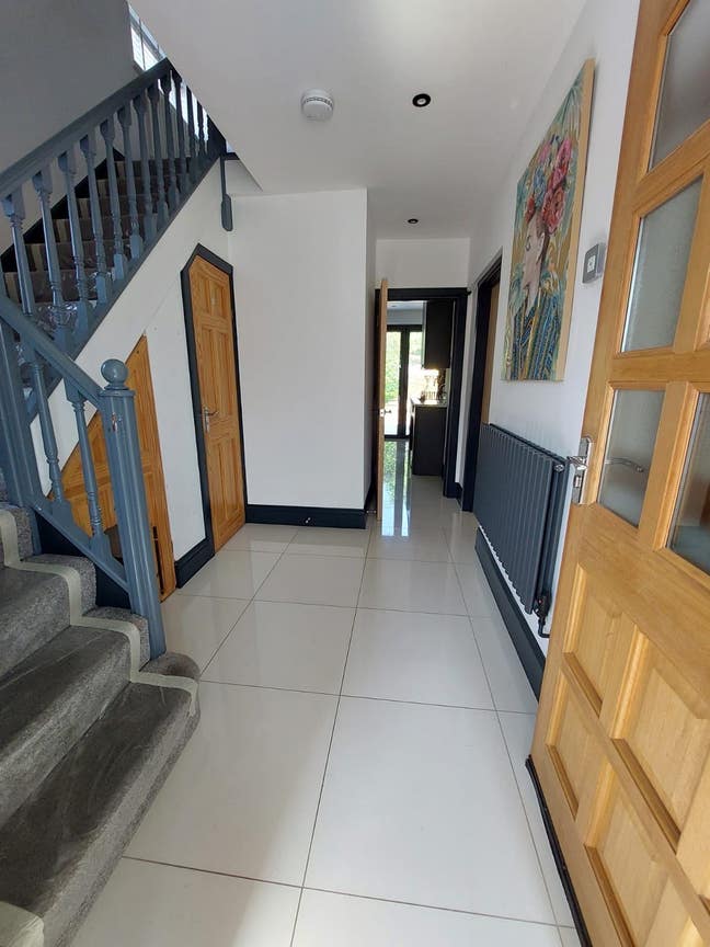 En-Suite Room in Modern Refurbished House  Main Photo