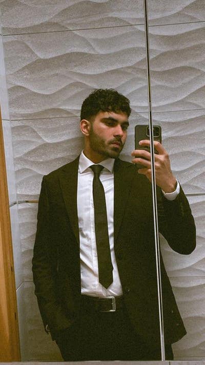 Professional Looking for Studio / 2-Bed Flatshare Main Photo