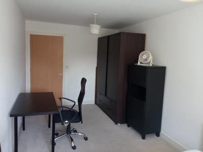 Furnished Room Available in a Shared Flat – KT6 Main Photo
