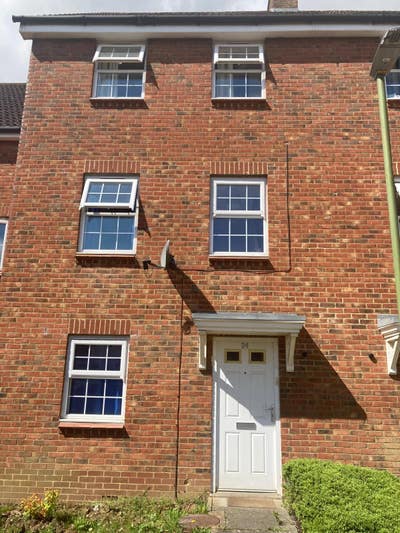 Single Top Floor Room to Rent in Stevenage Main Photo