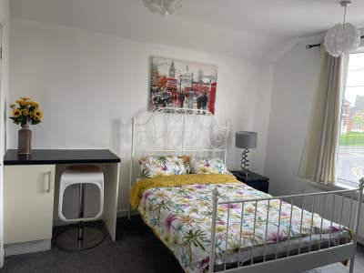 En-suite Double Room Hucknall Main Photo