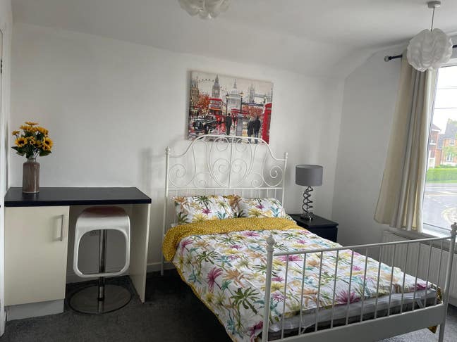 En-suite Double Room Hucknall Main Photo