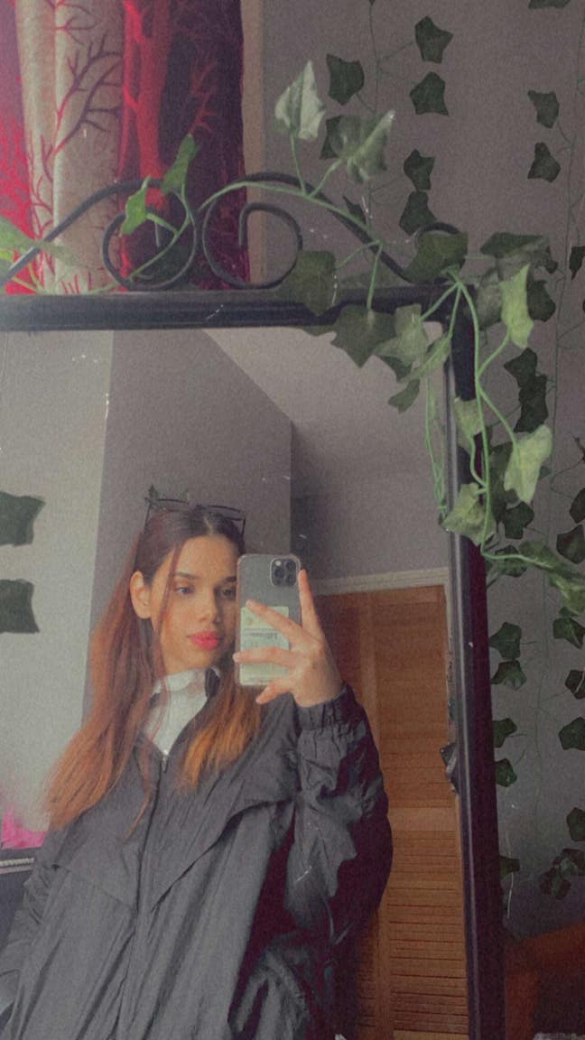 Professional Female seeks a single or double room Main Photo