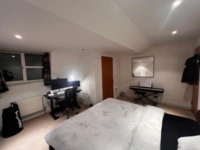 Super king size ensuite next to Wembley Park st Main Photo