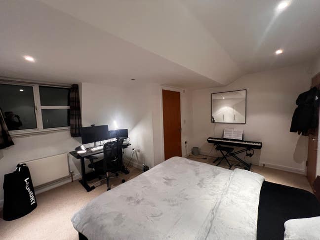 Super king size ensuite next to Wembley Park st Main Photo