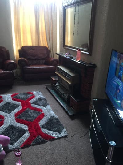 A double bedroom available in a 3 bedroom house. Main Photo