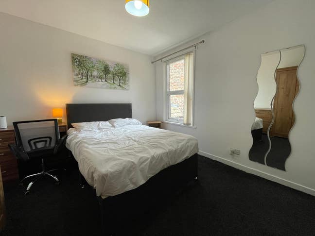 Furnished Double with  Bills Included - Edge Lane Main Photo