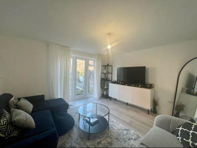 Spacious Double Bedroom Available (Bills Included) Main Photo