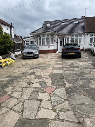Massive bungalow clean with everything you need. Main Photo