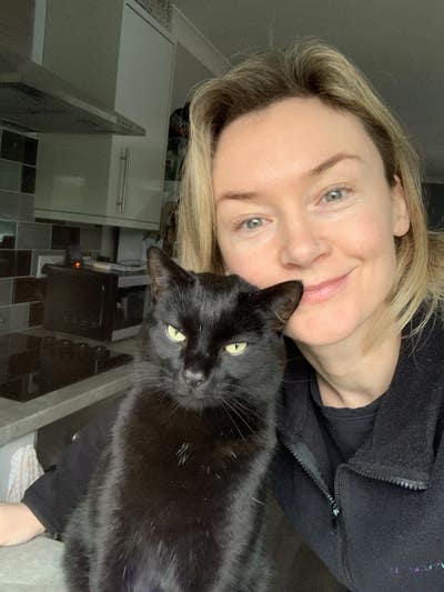 Professional female requires annexe Main Photo