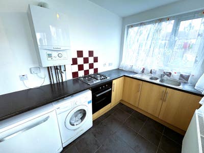 2 Bed House &pound;1800 Pcm Chadwell Heath/ Goodmayes Main Photo