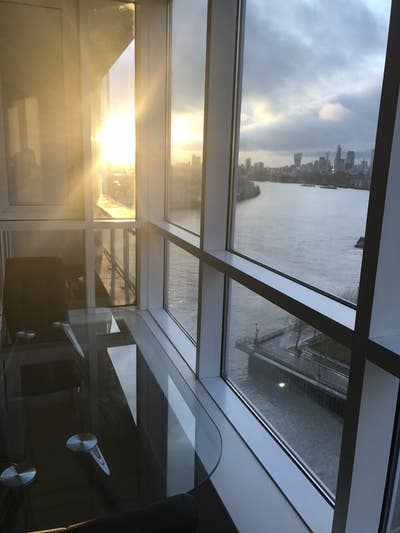 Very Large Room Facing Thames  E14 Main Photo