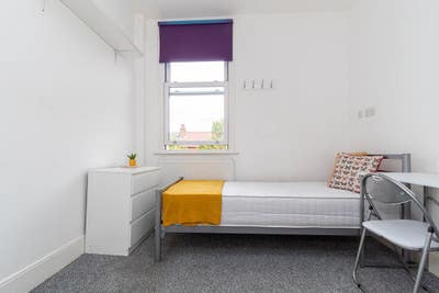 Single Room - All Bills Included Main Photo