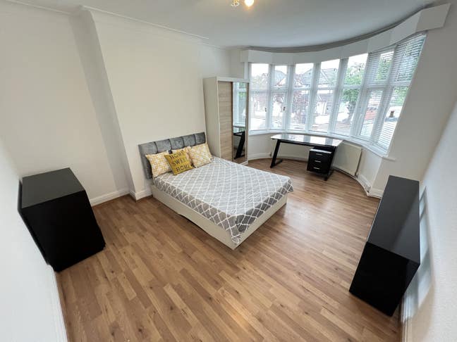 5 Bedroom House in Hendon, Ideal for Students Main Photo