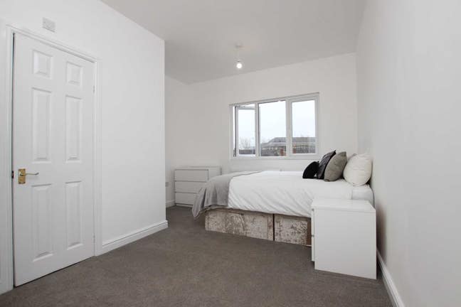 Double Room with En-suite in Central Reading Main Photo