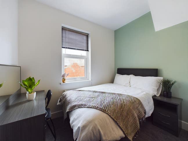 Double Bedrooms - Close to Darlington Hospital  Main Photo