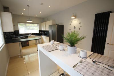 High Quality En suite Rooms To Let  Main Photo