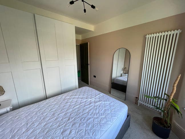 Cosy double room in victorian terrace  Main Photo