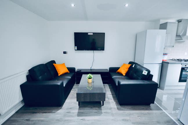Six spacious luxury room in this 6 bed house Main Photo