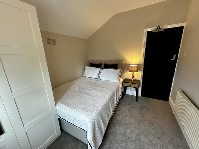 Double bedroom - IP1 - parking on street  Main Photo