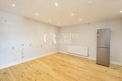 Fab 2 bed flat in on Knights Hill West Norwood Main Photo