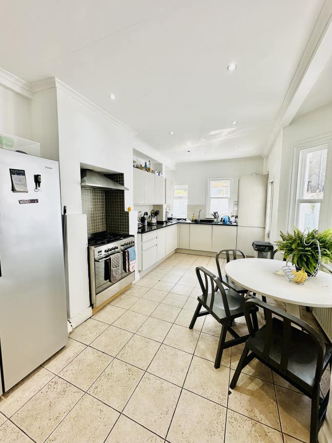 Large room in Parsons Green available to view now Main Photo