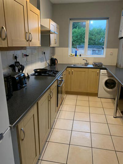 1 Room Available in a modern house.   Main Photo