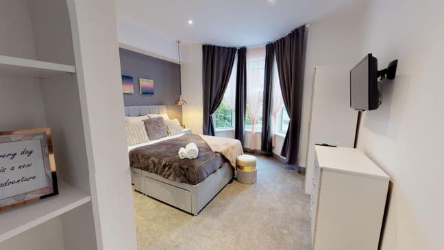 En Suite Room Available Now  Main Photo